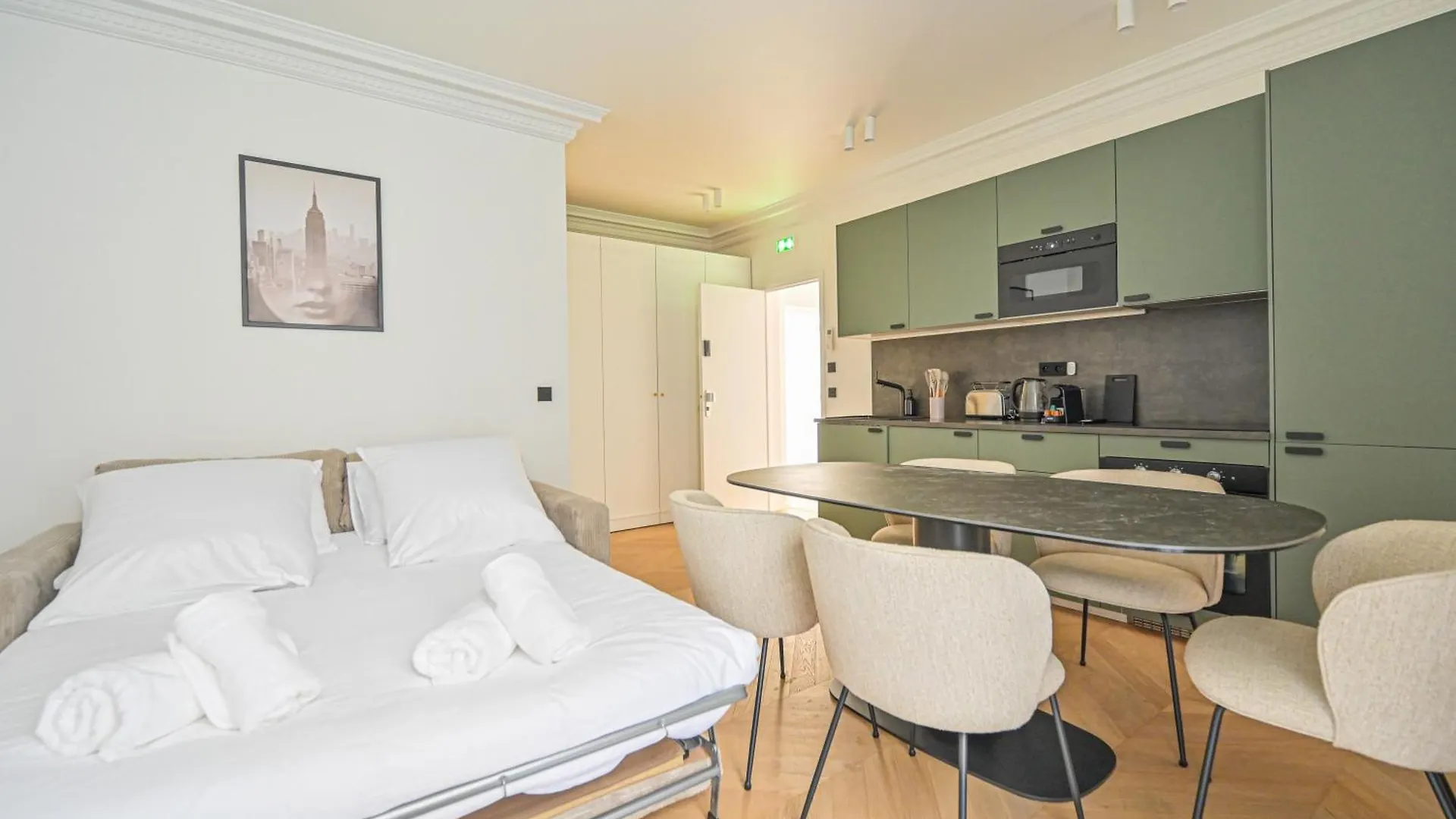 Sumptuous & Serene Parisian Flat 0*, Paris France